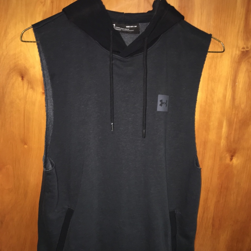 Under armor cut off sweat shirt